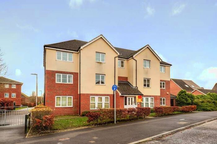 2 Bedroom Apartment To Rent In Thatcham, Berkshire, RG19