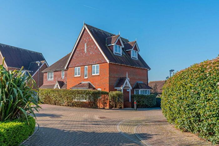 5 Bedroom Semi-Detached House For Sale In Kingfisher Drive, Haywards Heath, RH16