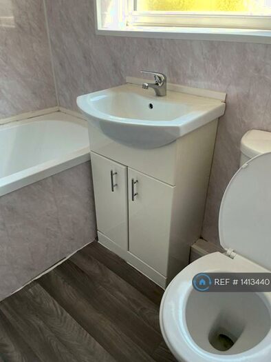 3 Bedroom Flat To Rent In Claremont South Avenue, Gateshead, NE8