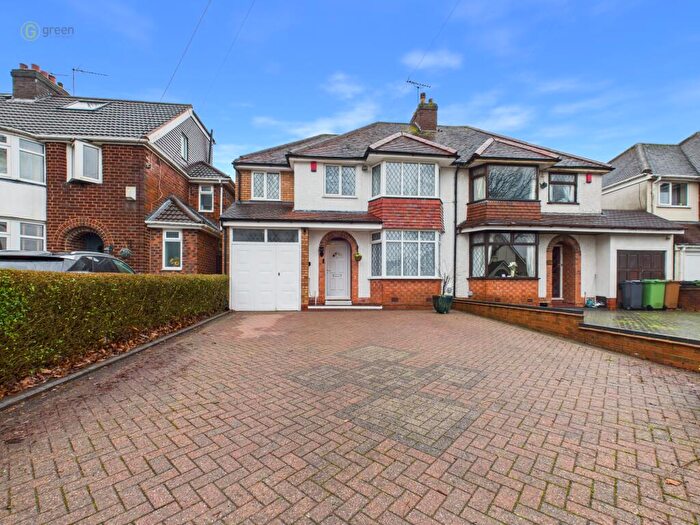 4 Bedroom Semi-Detached House For Sale In Bridle Lane, Streetly, B74