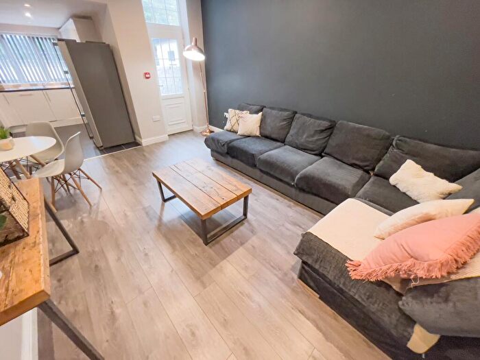 6 Bedroom Terraced House To Rent In Romer Road, L6