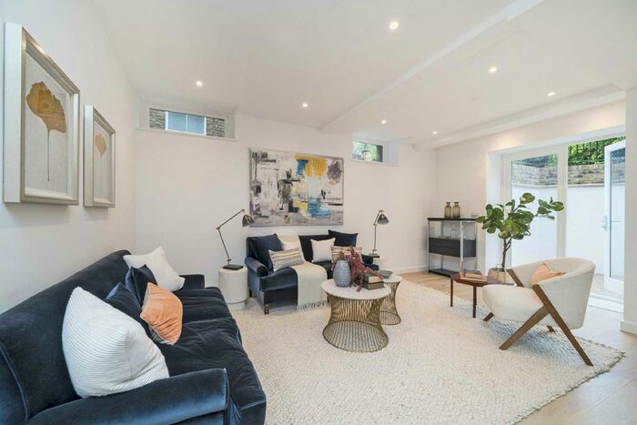 2 Bedroom Flat To Rent In Lacy Road, London, SW15