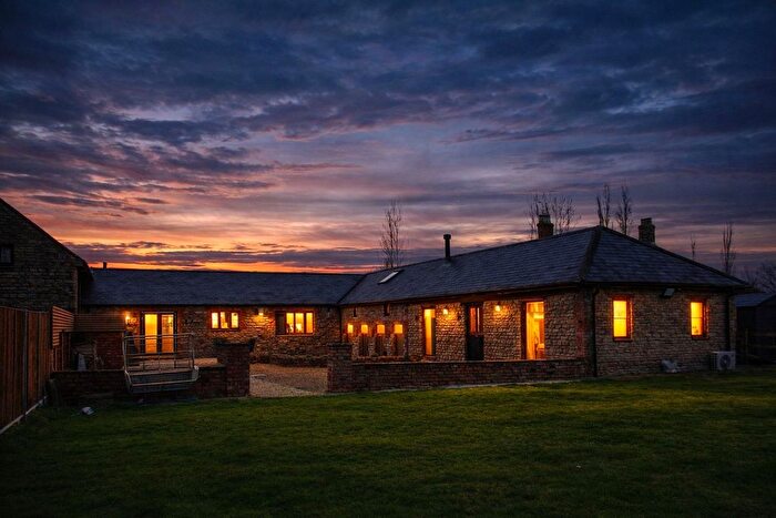 4 Bedroom Barn Conversion For Sale In Hungate End Farm, Milton Keynes, MK19