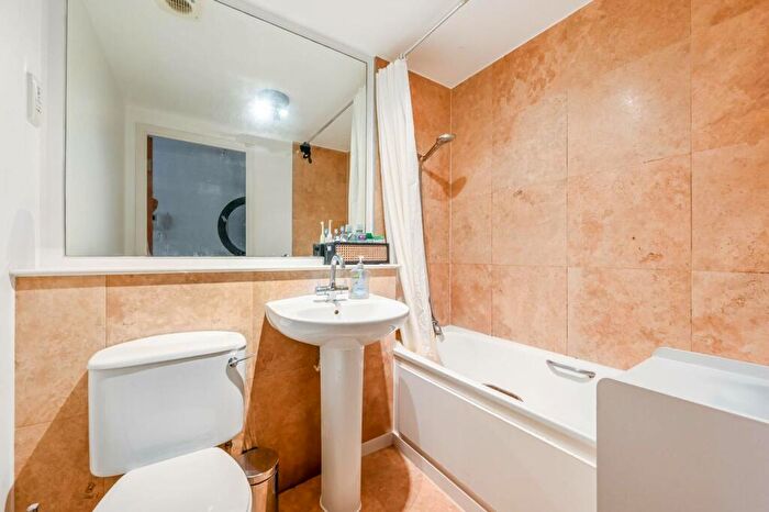1 Bedroom Flat To Rent In Poole Street, Hoxton, London, N1