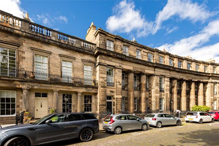 2 Bedroom Apartment For Sale In St. Bernards Crescent, Edinburgh, Midlothian, EH4