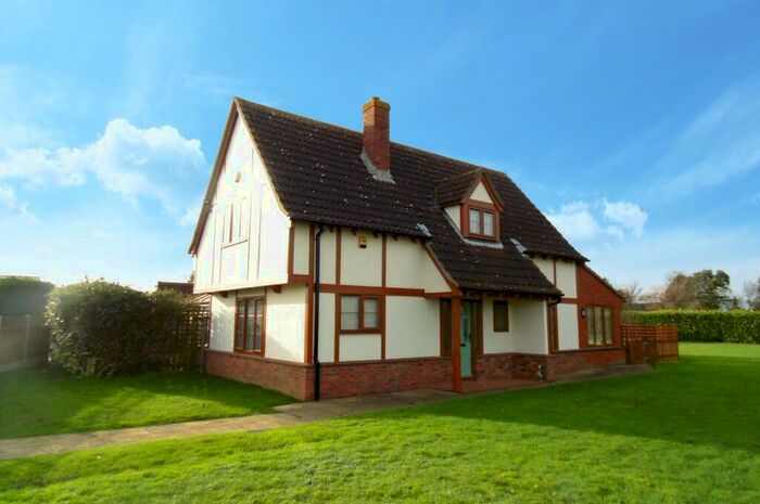 3 Bedroom Detached House To Rent In Mill View Farm, Potton Road, SG19