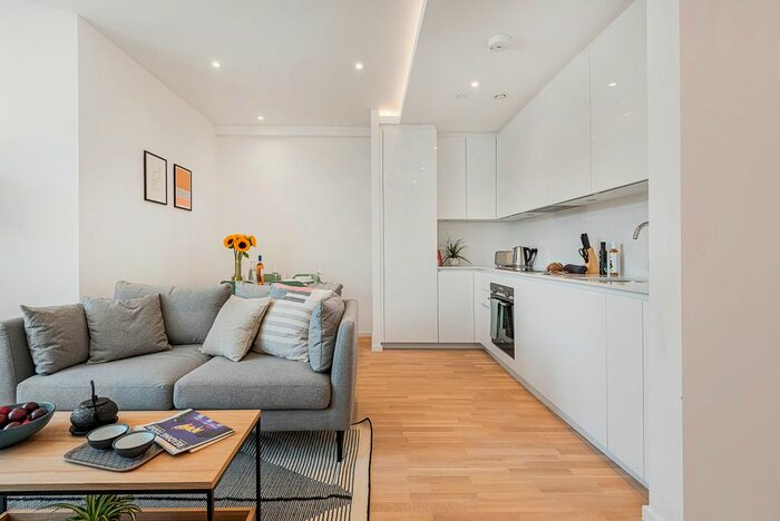 1 Bedroom Flat To Rent In Queens Road, Reading, RG1