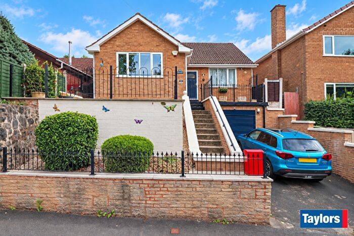 4 Bedroom Detached House For Sale In Springfield Avenue, Wollescote, Stourbridge, DY9