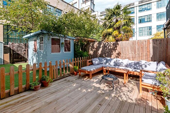 2 Bedroom Apartment For Sale In Martell Road, West Norwood, London, SE21