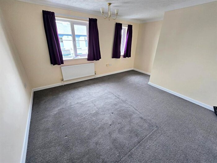 2 Bedroom End Of Terrace House For Sale In Commodore Road, Oulton Broad, NR32