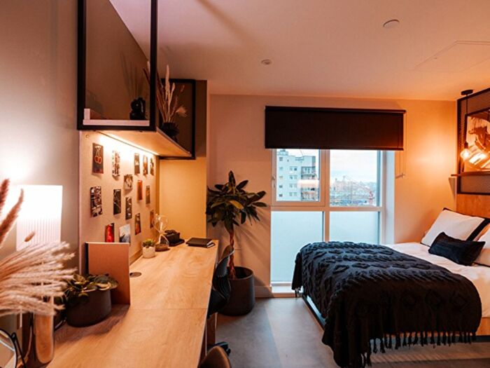 Studio To Rent In Ilderton Road, London, SE15