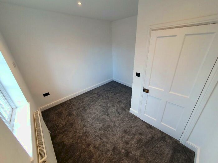 2 Bedroom End Of Terrace House To Rent In The Square, Birmingham, B17