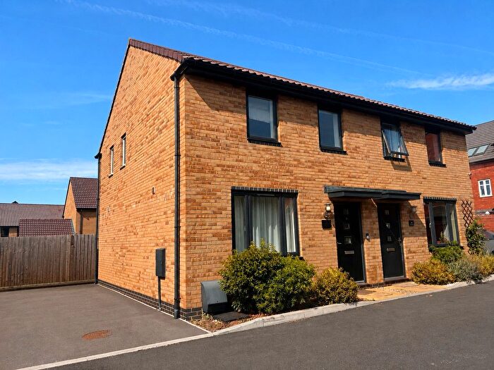 3 Bedroom Semi-Detached House To Rent In Fitzgibbon Close, Yate, Bristol, Gloucestershire, BS37