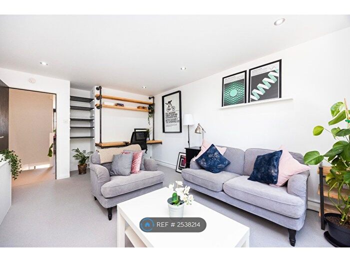 3 Bedroom End Of Terrace House To Rent In Monteagle Way, London, SE15