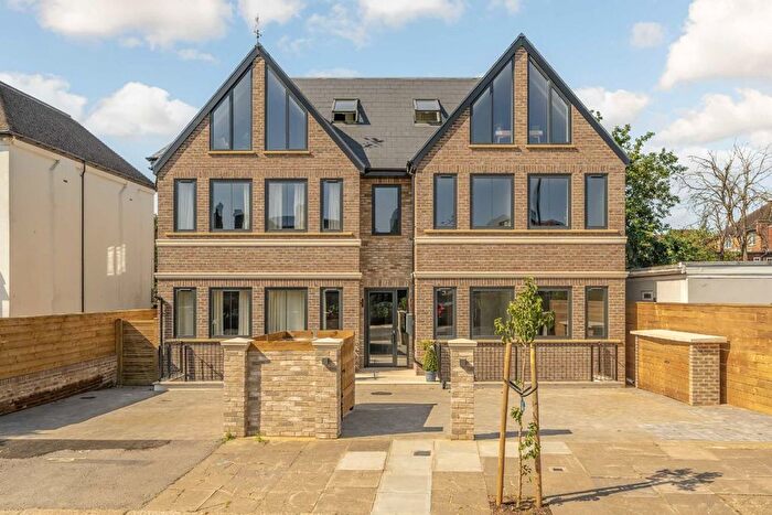 2 Bedroom Flat For Sale In Creswick Road, Acton, W3