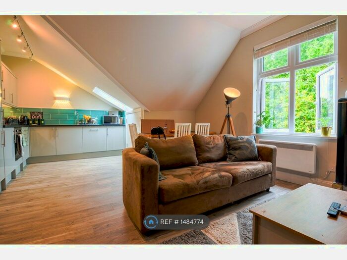 2 Bedroom Flat To Rent In Mount Nod Road, London, SW16