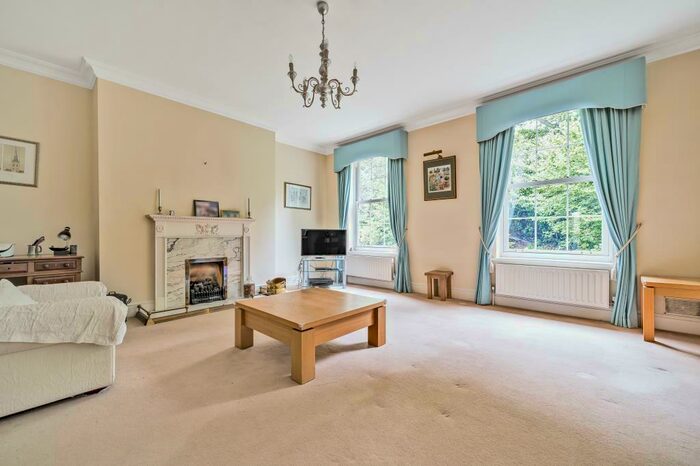 2 Bedroom Apartment To Rent In Sunningdale, Berkshire, SL5