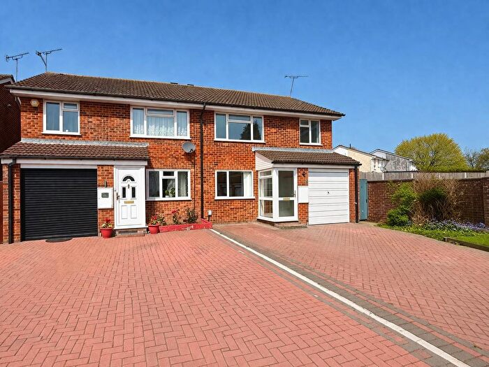 3 Bedroom Semi Detached House To Rent In Cypress Avenue, Ashford, TN23