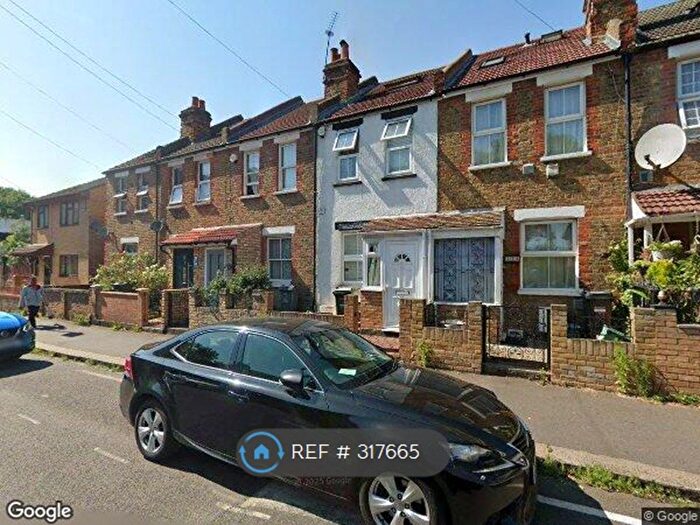 4 Bedroom Terraced House To Rent In Myrtle Road, Hounslow, TW3