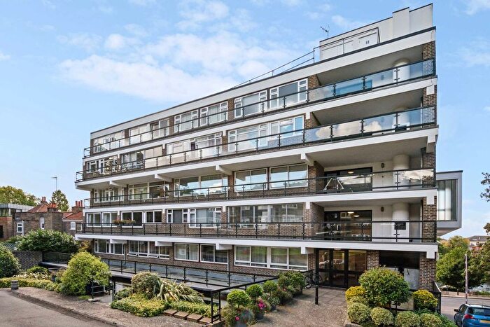 2 Bedroom Flat To Rent In Petersham Road, Richmond, TW10