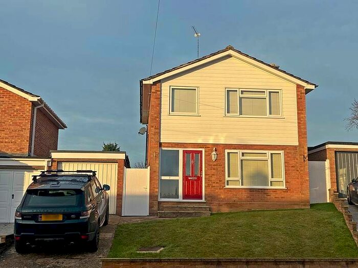 3 Bedroom Detached House To Rent In Wakelins End, Cookham, Maidenhead SL6