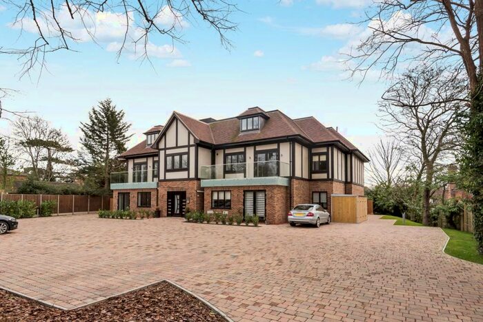 2 Bedroom Flat To Rent In Bickley Park Road Bromley, BR1