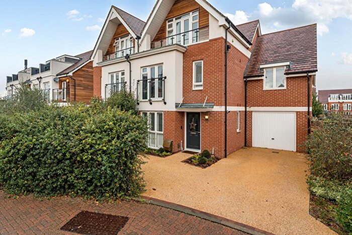 5 Bedroom Semi Detached House For Sale In Lindsey Drive, Maidenhead, SL6