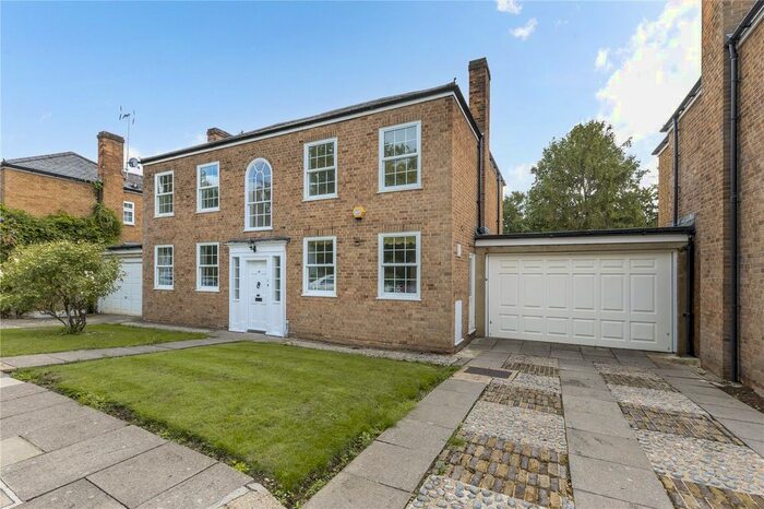 4 Bedroom Detached House To Rent In The Moat, New Malden, Surrey, KT3