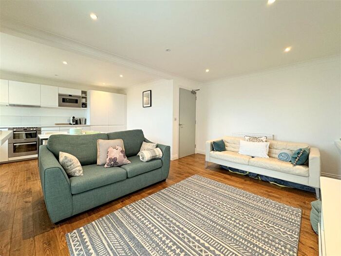 2 Bedroom Flat For Sale In Pentire Avenue, Newquay, TR7