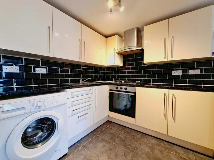 2 Bedroom Flat To Rent In Avenue Road, London N15