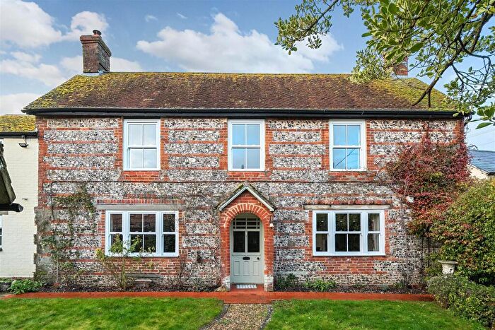 4 Bedroom Detached House To Rent In High Street, Sixpenny Handley, SP5