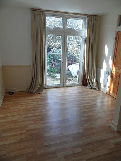 1 Bedroom Flat To Rent In Tavistock Road, London, E18
