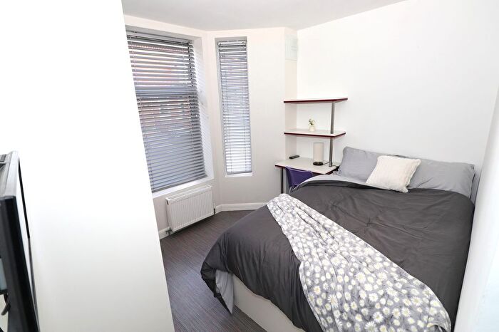 6 Bedroom Terraced House To Rent In Room Lawton Street, Crewe, CW2