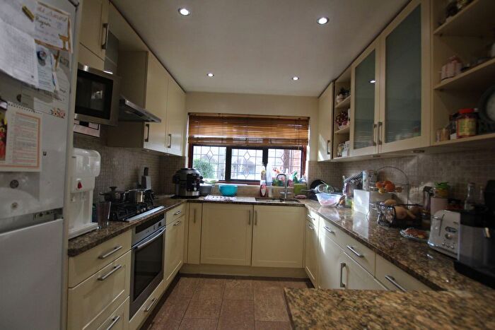 1 Bedroom Semi Detached House To Rent In Mawney Road, Romford, Rm8