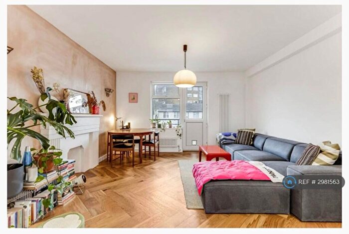 3 Bedroom Flat To Rent In Forest Croft, London, SE23