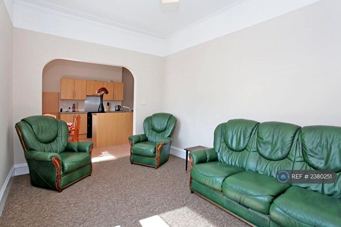 5 Bedroom Flat To Rent In Lilybank Place, Aberdeen, AB24