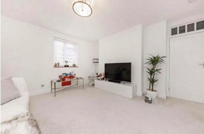 2 Bedroom Flat To Rent In Maida Vale, London, W9
