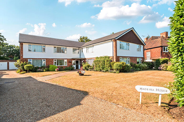 2 Bedroom Flat For Sale In Madeira Road, West Byfleet, KT14