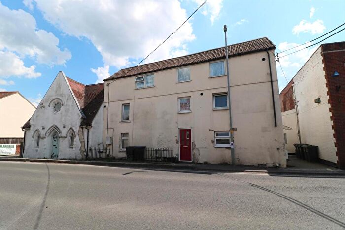 1 Bedroom Flat To Rent In Islington, Trowbridge, BA14
