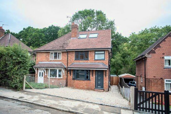 5 Bedroom Property To Rent In Vernon Way, Guildford, GU2