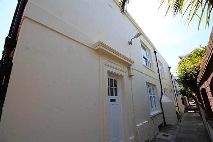 4 Bedroom End Of Terrace House To Rent In Crown Gardens, Brighton, BN1