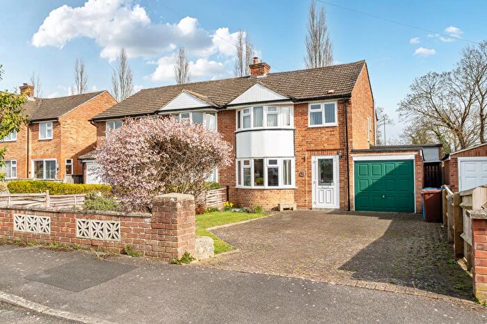 3 Bedroom Semi Detached House For Sale In Hampden Drive, Kidlington, OX5