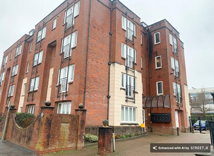 2 Bedroom Flat To Rent In Garland Road, East Grinstead, RH19