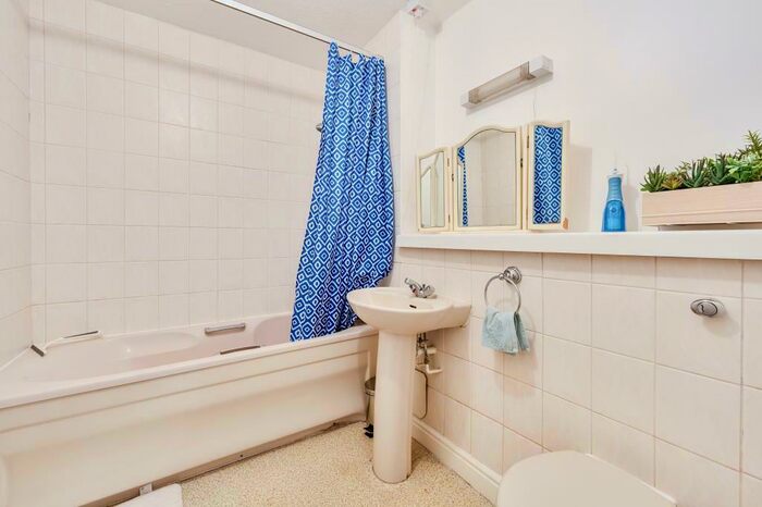 2 Bedroom Apartment To Rent In Rose Walk, Reading, RG1