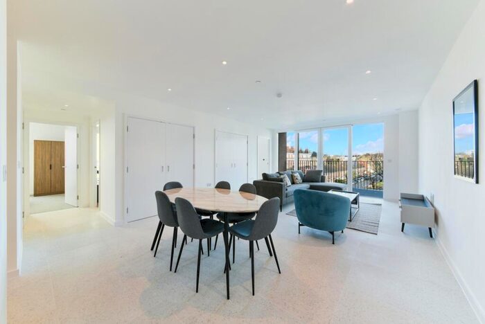 3 Bedroom Apartment To Rent In Georgette Apartments, The Silk District, Whitechapel, E1