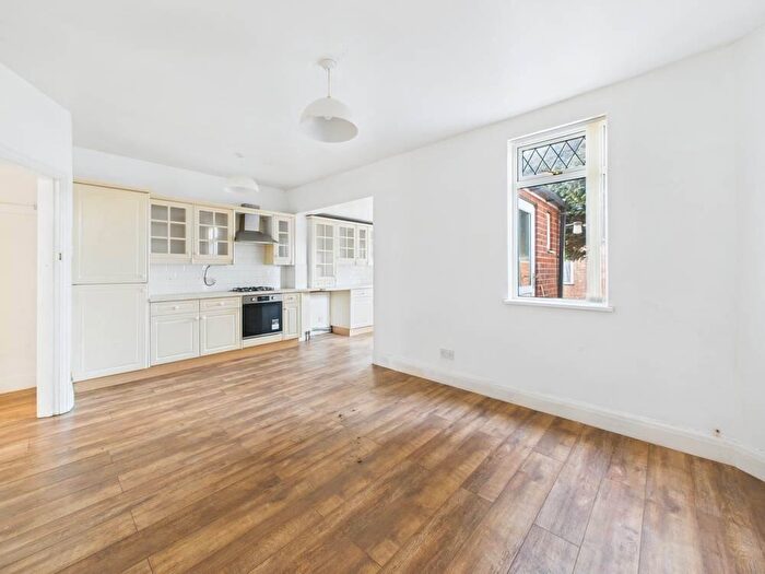 3 Bedroom Semi-Detached House For Sale In Watt Street, Hull, HU9