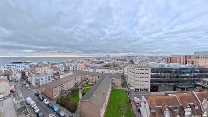 2 Bedroom Flat To Rent In St James's House, BN2