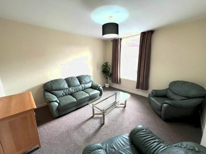3 Bedroom Flat To Rent In Tannadice Street, Dundee, DD3