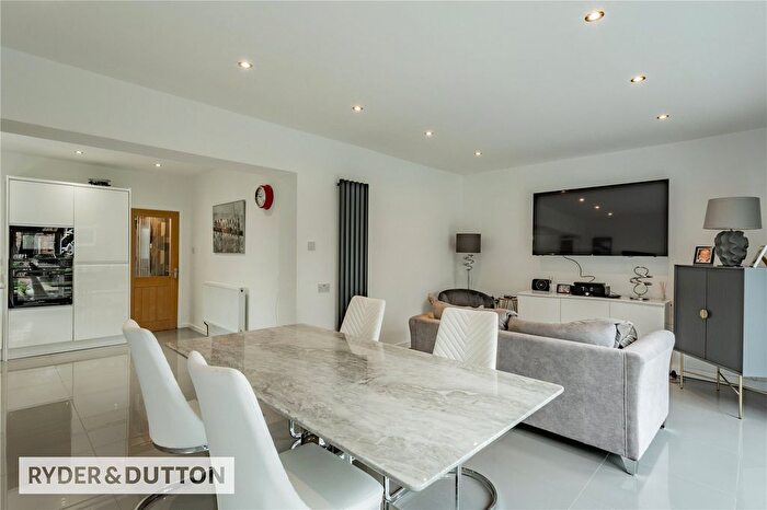 2 Bedroom Bungalow For Sale In Teasdale Close, Chadderton, Oldham, Greater Manchester, OL9