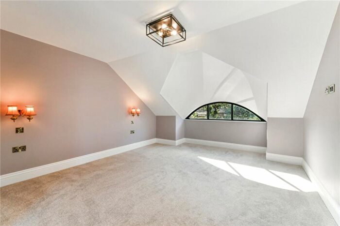4 Bedroom Detached House For Sale In Gilhams Avenue, Banstead, Surrey, SM7